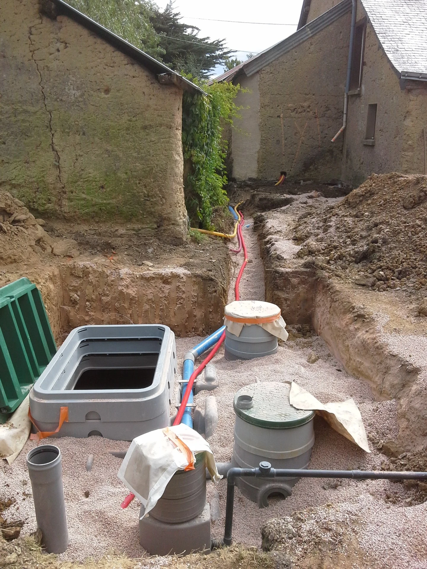 Remblais-en-gravier-sur-le-systeme-d-assainissement.jpg