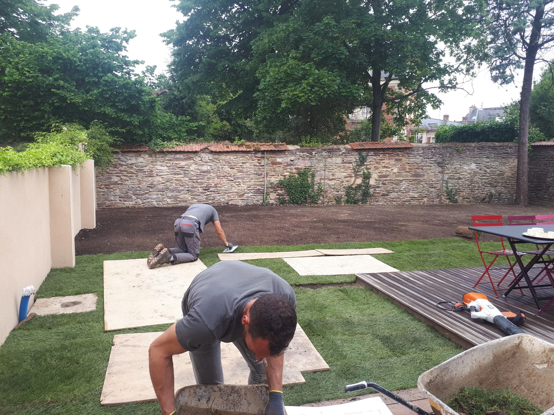 10-Mise-en-place-de-gazon-palquage.jpg