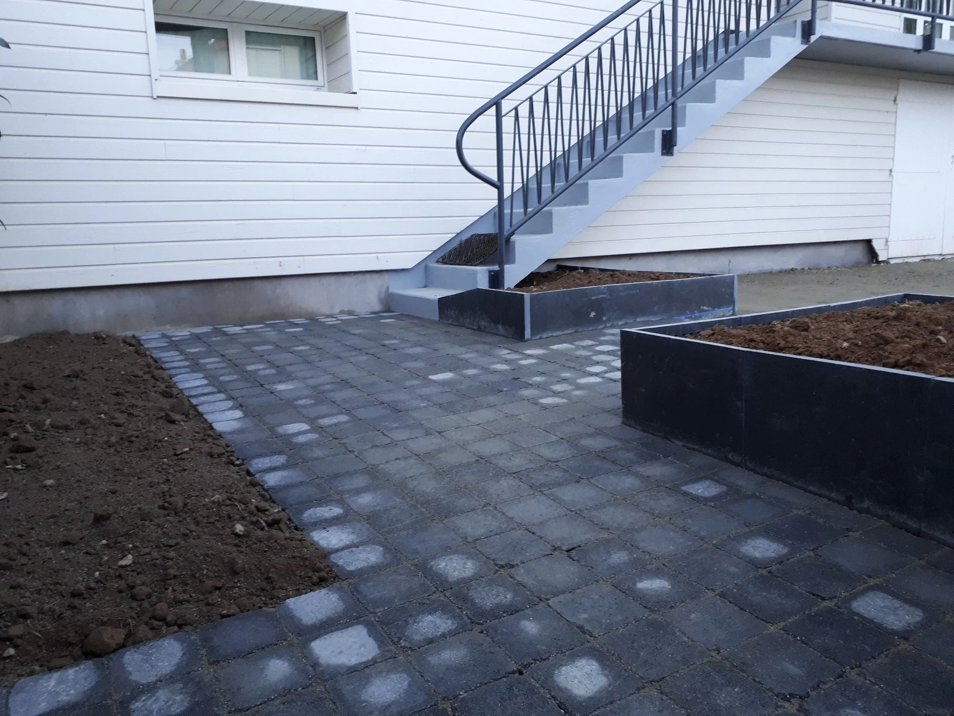 8-Entree-en-pave-gris-anthracite.jpg