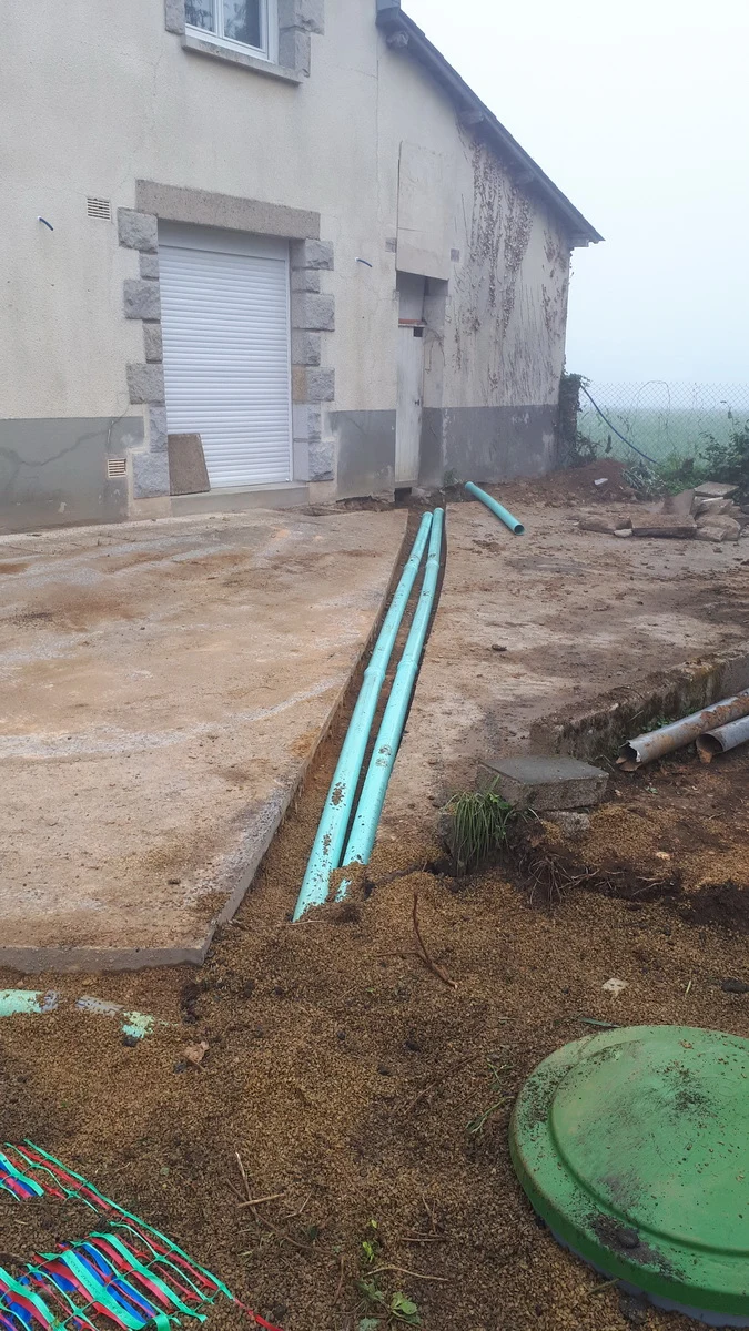 1-Mise-en-place-des-canalisations-de-raccordement-et-de-ventilation.jpg