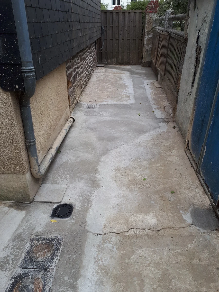 6-Remise-en-beton-de-la-cours.jpg