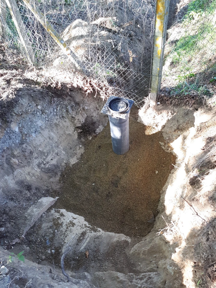 3-Mise-en-place-de-gravier-de-protection-sur-canalisation.jpg