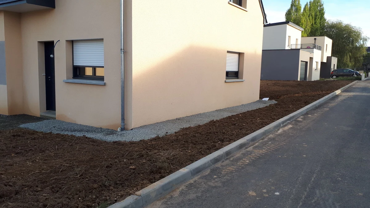 8-Protection-du-mur-avec-un-gravier-de-finition.jpg