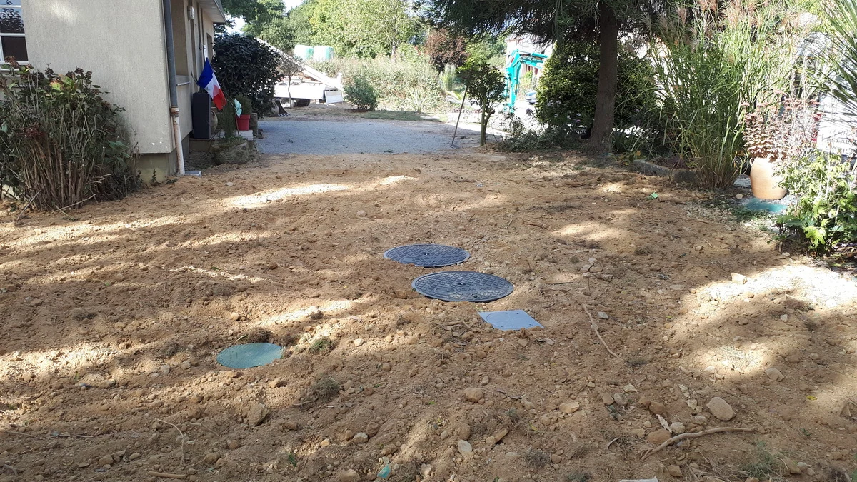 6-Remblais-en-terre-vegetale-sur-le-filtre-compact-X-Perco.jpg